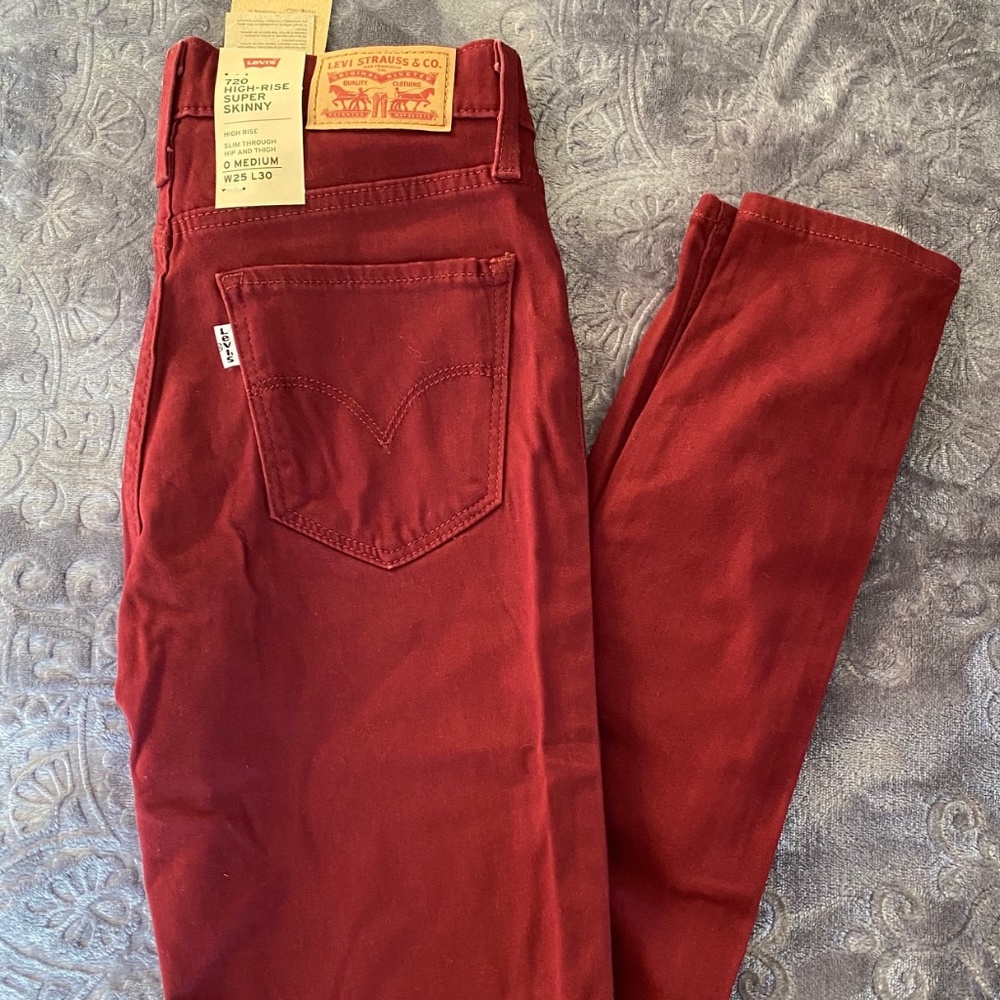 NWT Levis 720 Red HighRise SuperSkinny 25x30 short